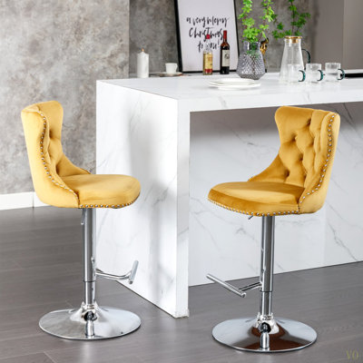 Tabourets de bar pivotants en velours à hauteur réglable de 25 à 33 pouces, tabourets de bar modernes à base chromée avec dossier capitonné confortable pour un pub à domicile et un îlot de cuisine (ensemble de 2)
