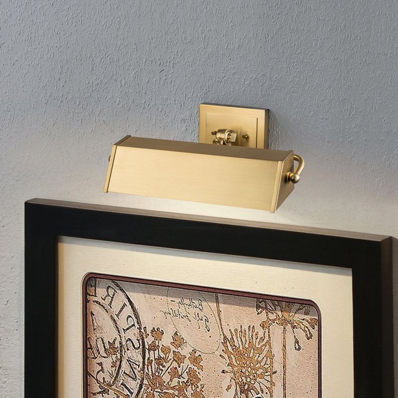 Cade Medium Picture Light