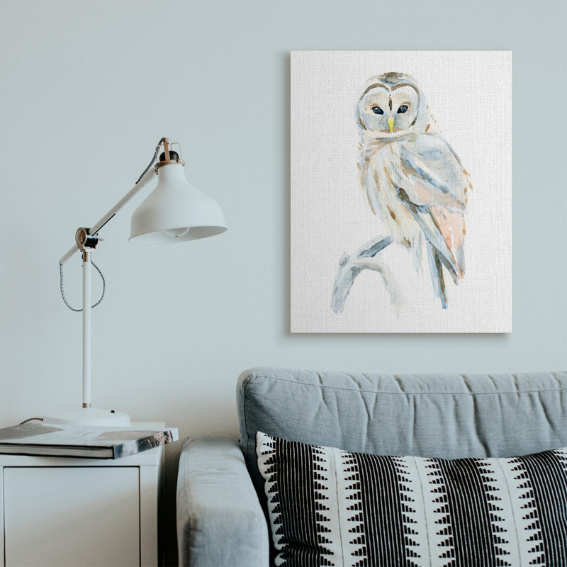 Portrait d'un hibou arctique hivernal perché sur une branche d'arbre, Toile tendue, H 40 po x l 30 po