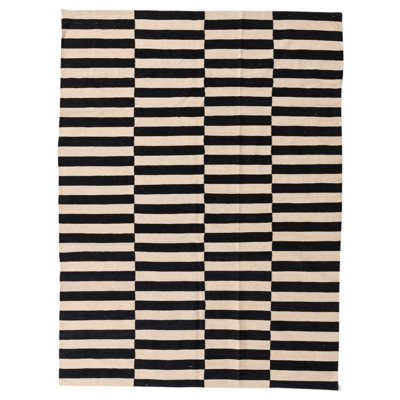 Tapis noir et blanc 5 x 8 Petrella