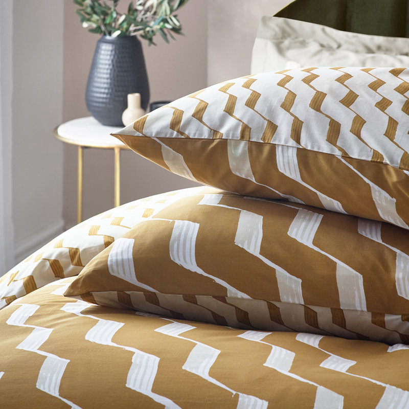 Komarek Cotton Blend Chevron / Zig Zag Duvet Cover Set with Pillowcases, Super King - 2 Standard Pillowcases