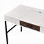 Bureau d'écriture avec port USB-1030948369