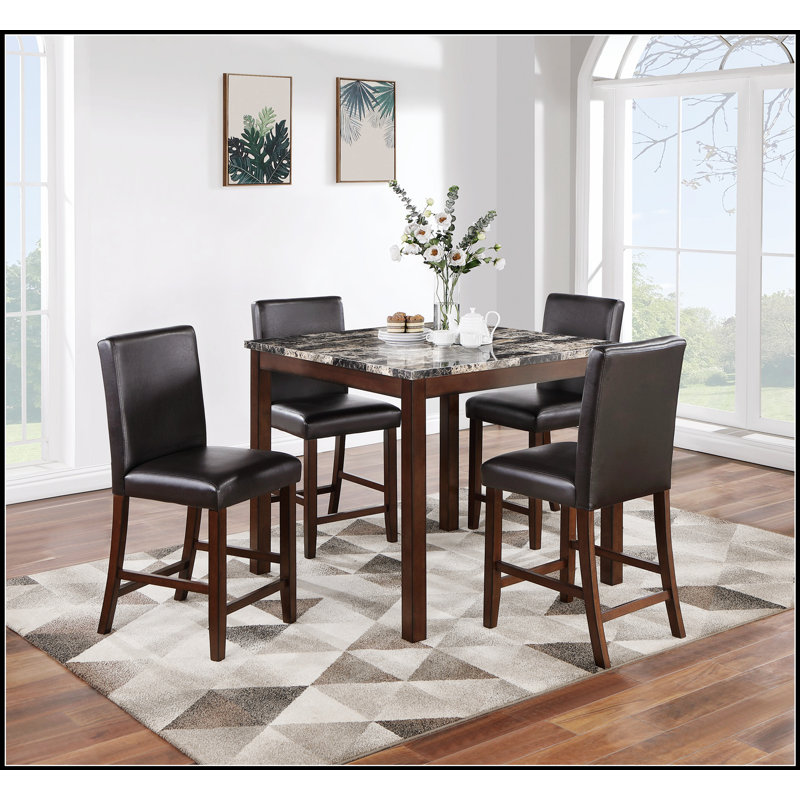 Ensemble de salle à manger à hauteur de comptoir 5 pièces Classic Espresso avec table en faux marbre et chaises hautes en similicuir pour un repas élégant
