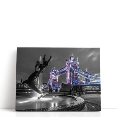 «Fountain Prochaine Tower Bridge, London», reproduction d'art sur toile