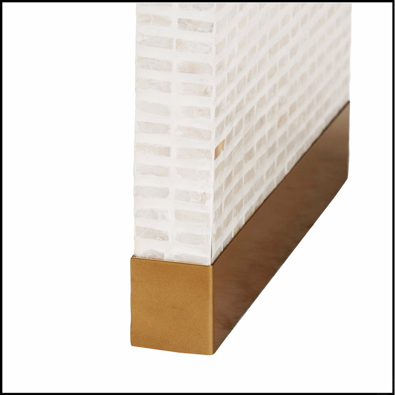 Table de bout en nacre de Capiz côtière beige et blanche, parfaite pour ajouter de l'élégance et de l'art à tout espace de vie
