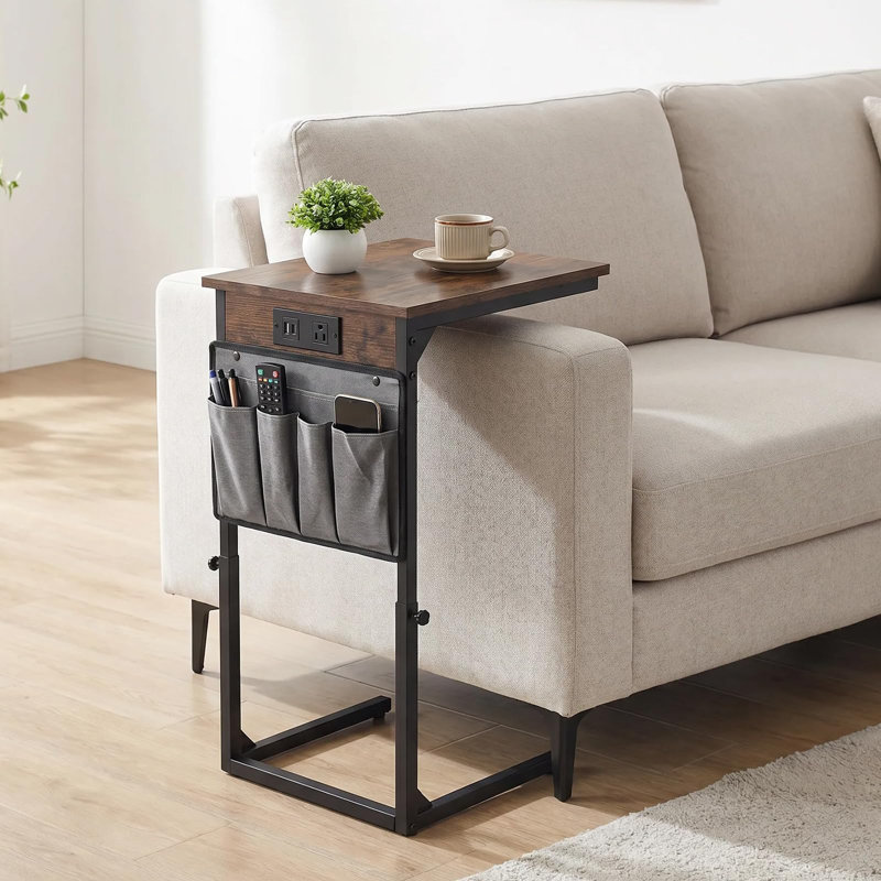 Table de bout en C avec station de charge, table d'appoint pour canapé et canapé - Conception coulissante peu encombrante - Rangement suspendu inclus - Couleur brûlée