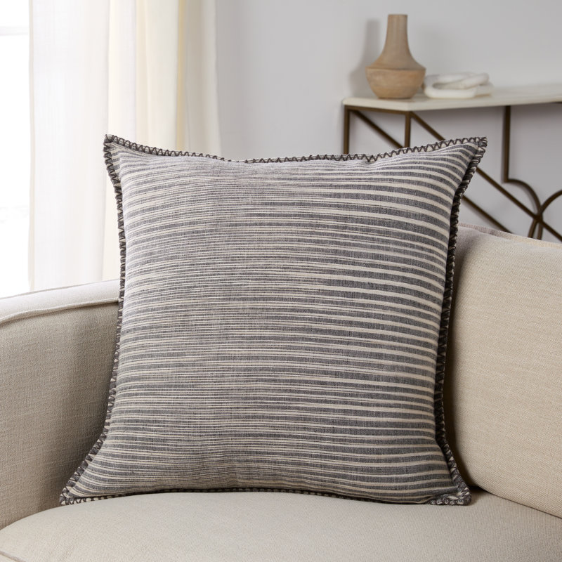 Oreiller Rogin à rayures grises / crème (carré 24 po), polyester