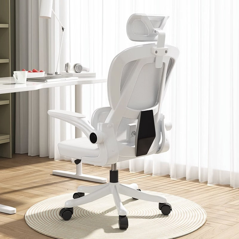 Chaise de bureau ergonomique à dossier haut en maille, appui-tête réglable, accoudoirs rabattables, chaise de jeu à roulettes pour la maison ou le travail, blanche.