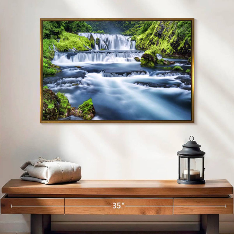 Belle cascade, 25 po x 17 po, Cadre flottant doré