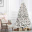 Arbre de Noël enneigé 8 pi avec 700 lumières DEL blanc chaud, arbre de Noël artificiel avec pommes de pin, 1754 pointes en PVC, assemblage facile avec support en métal et branches articulées