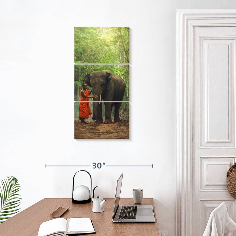 Moine avec éléphant
