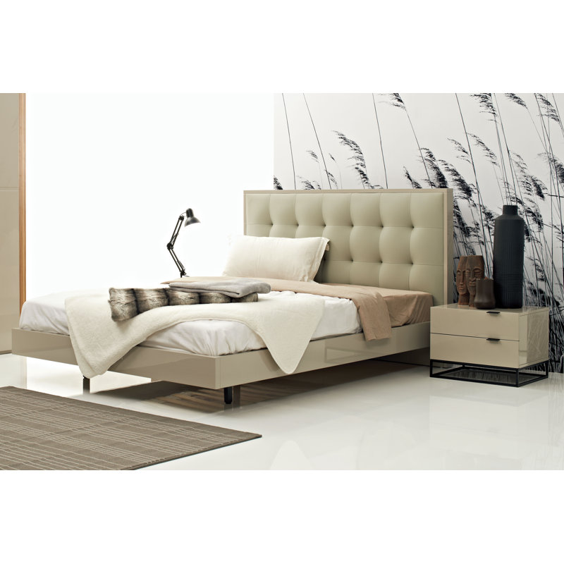 Devitto Piece Bedroom Set