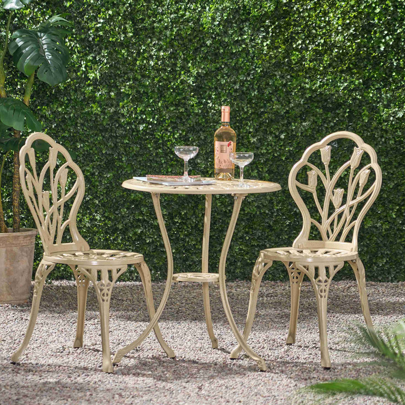 ensemble d'extérieur avec une table et deux chaises, Sable