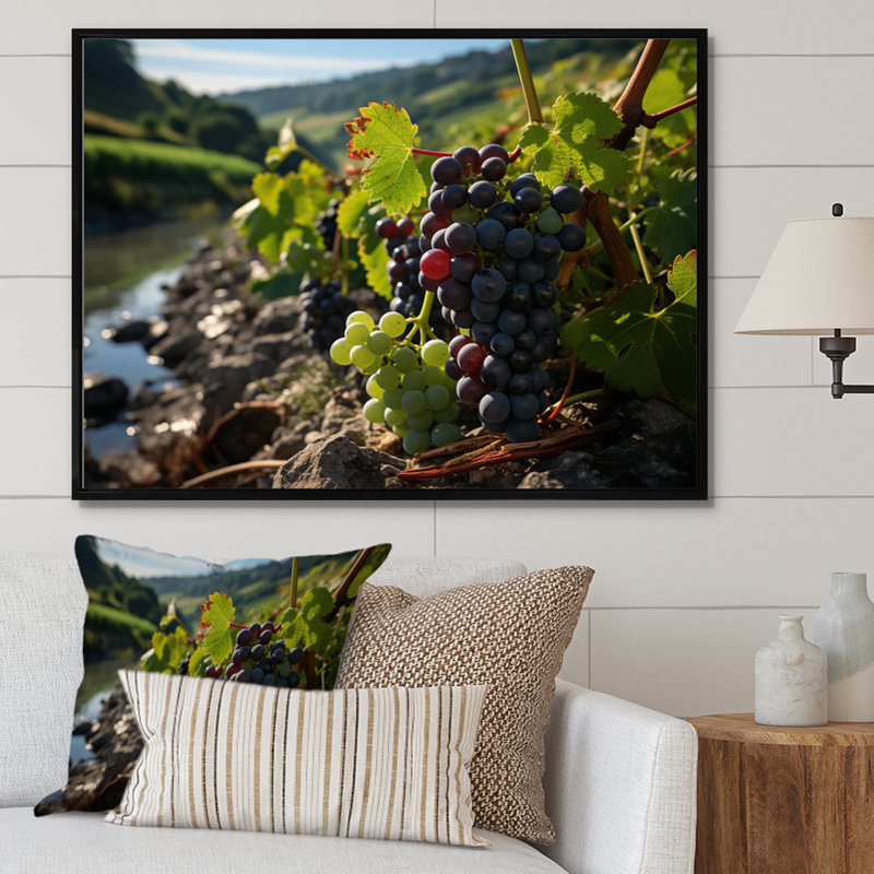 «Scenic Vineyard Reflections», reproduction d'art sur toile, H 24 po x l 32 po x P 1 po, Cadre flottant noir