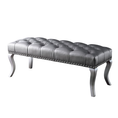 Banc rembourré clouté en tissu champagne doux, l 48 po x L 18 po, rehaussant l'attrait coloré de la pièce