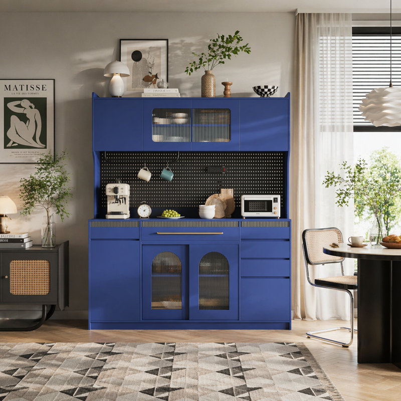 Buffet de 63 po avec huche, armoire de rangement pour garde-manger avec 6 tiroirs, 5 armoires, tablettes réglables, prise de courant, panneau perforé et porte-serviettes