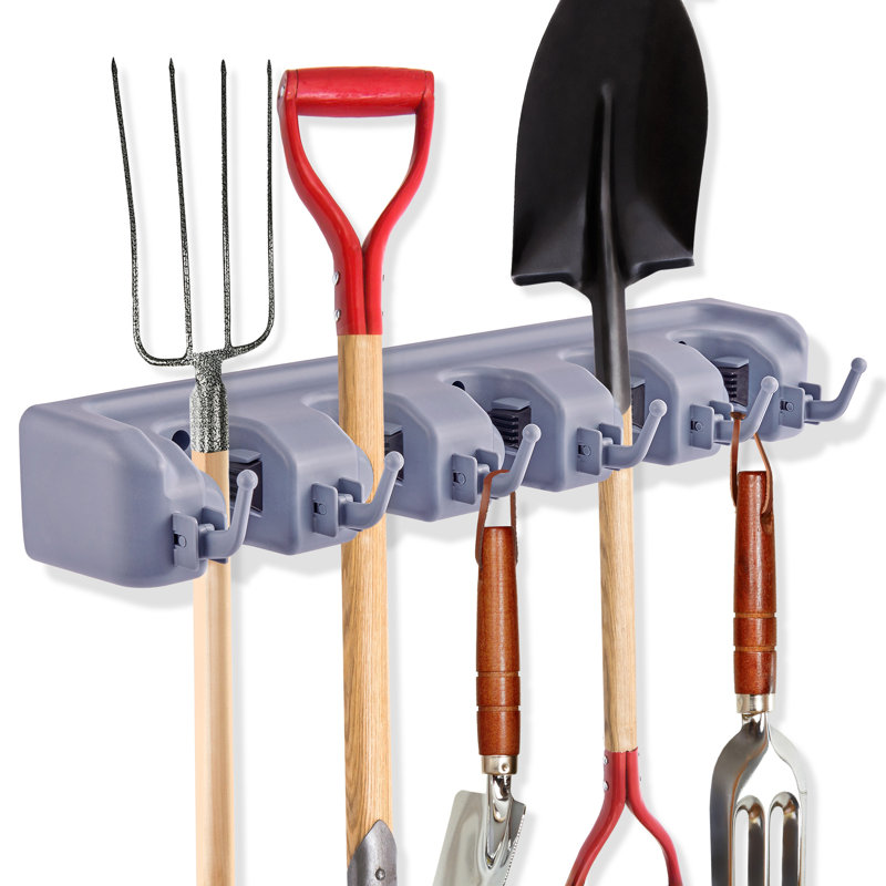 Rangement mural pour outils de garage et de jardin Sorbus - Support en plastique de 16 po de large pour balais, outils et accessoires d'extérieur - Peut contenir jusqu'à 11 articles - Idéal pour le garage, la remise, le jardin ou la maison (1 paquet)