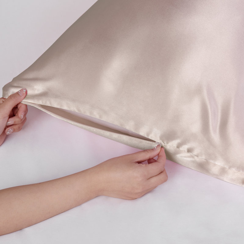 Oreiller pour le corps avec housse en satin, long oreiller rafraîchissant pour le corps avec housse amovible à fermeture à glissière pour le lit, oreiller doux pour le corps pour les adultes