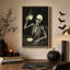 Squelette buvant une tasse de café fumant à une toile d'Halloween en bois-292061096
