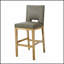 Tabouret de bar moderne rembourré avec des pieds en bois robustes pour une assise confortable et élégante dans les espaces de salle à manger contemporains