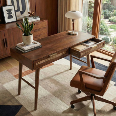 Bureau d'écriture semi-assemblé 45 "avec prises USB et CA Sedona, noyer