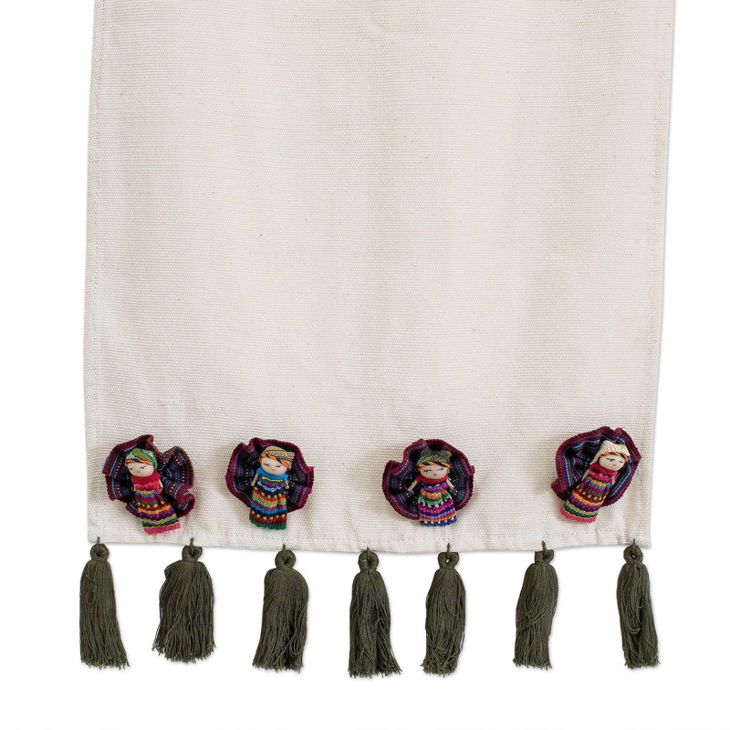 IxmucanÃ©'s Table And Cotton Table Runner