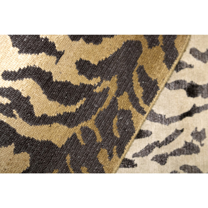 Hand Knotted Area Rug in Tiger