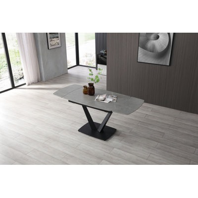 Table de salle à manger extensible de style marbre avec base en V sculpturale noire