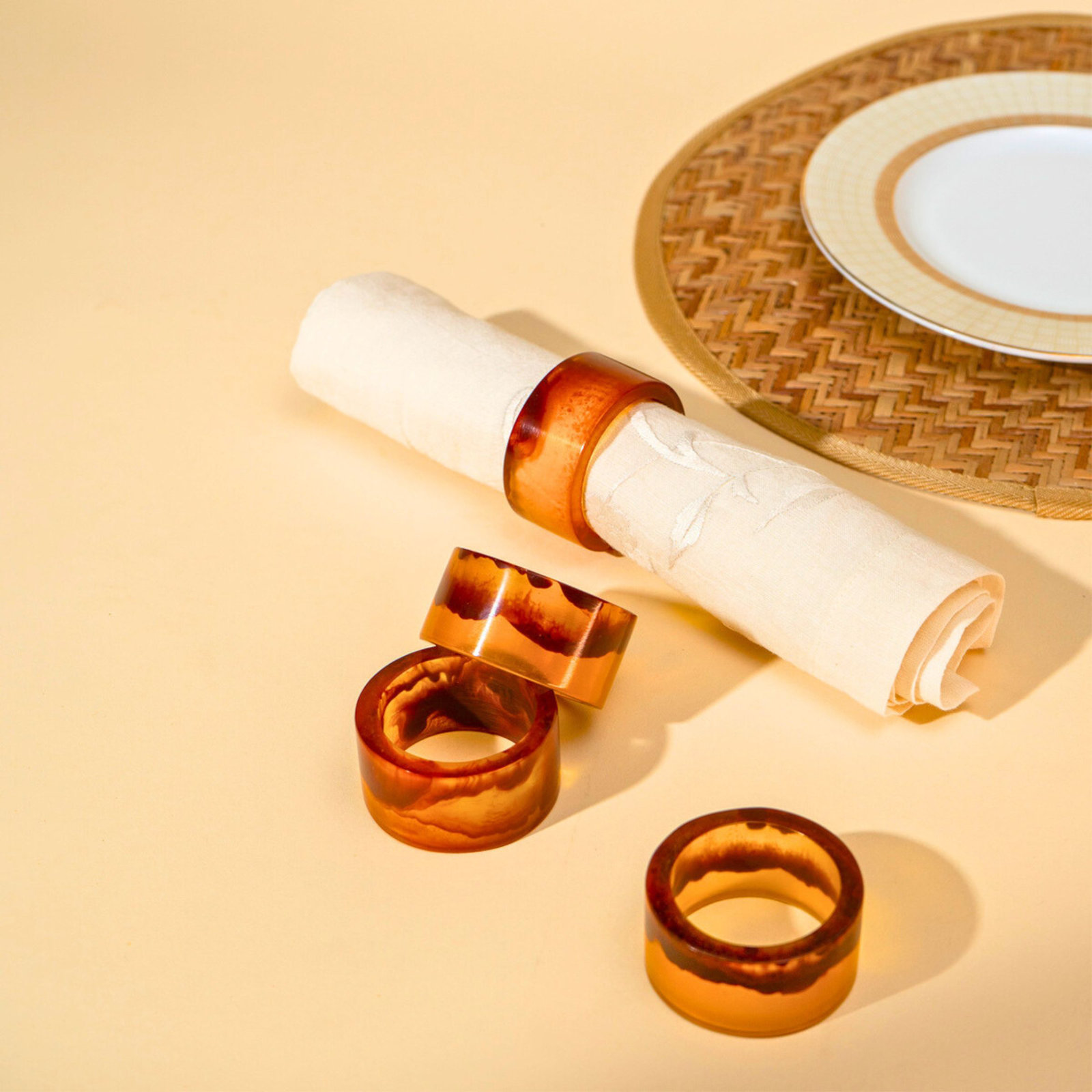 Lucente Tortoise Shell Napkin Ring Set, Orange/Black