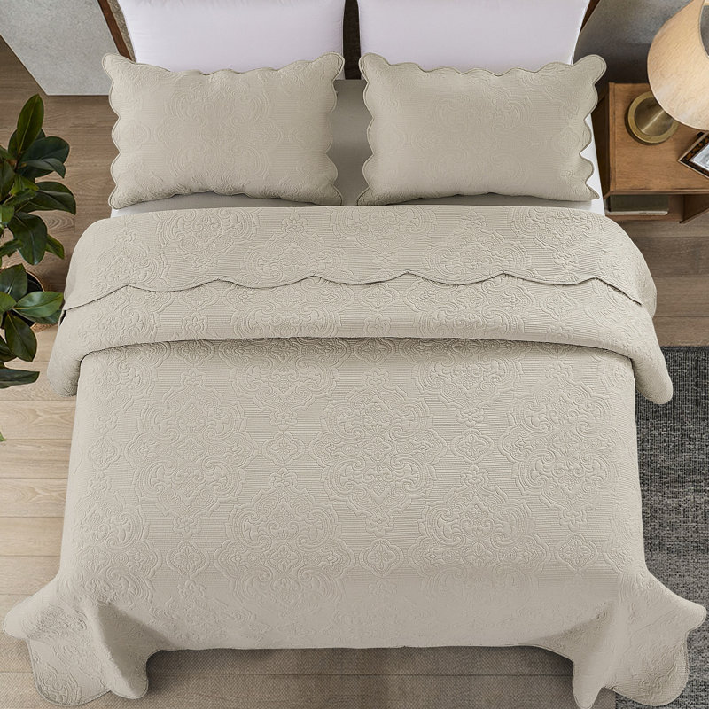 MeadowPark Embroidered Damask Medallion Quilt Set, French Country Scalloped Edge, 3 Piece Set, OEKO-TEX Certified, Queen
