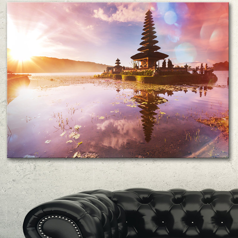Beautiful Ulun Danu Temple - Reproduction de photo sur toile tendue, H 30 po x l 40 po