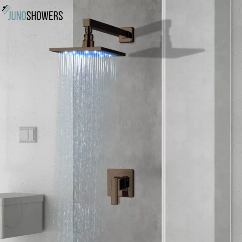 Dual spray kitchen faucet with ergonomic handle and water-saving aerator