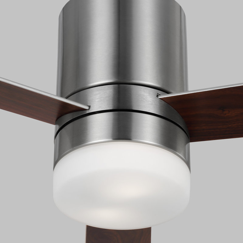Ventilateur de plafond avec lumières DEL Kris, Acier brossé, 52", Argent / noyer d'Amérique