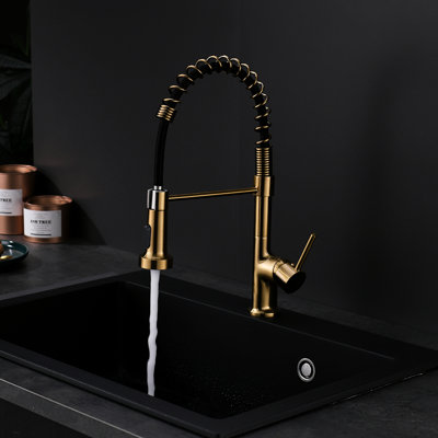 Robinet de cuisine contemporain doré avec segment rétractable, levier à poignée simple, rotation sur 360 °, bec arqué haut, robinet en céramique, unité commerciale en laiton