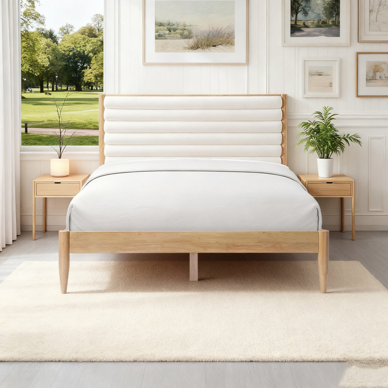Structure de lit en bois massif avec tête de lit en chenille, durable et élégante pour les chambres à coucher modernes.