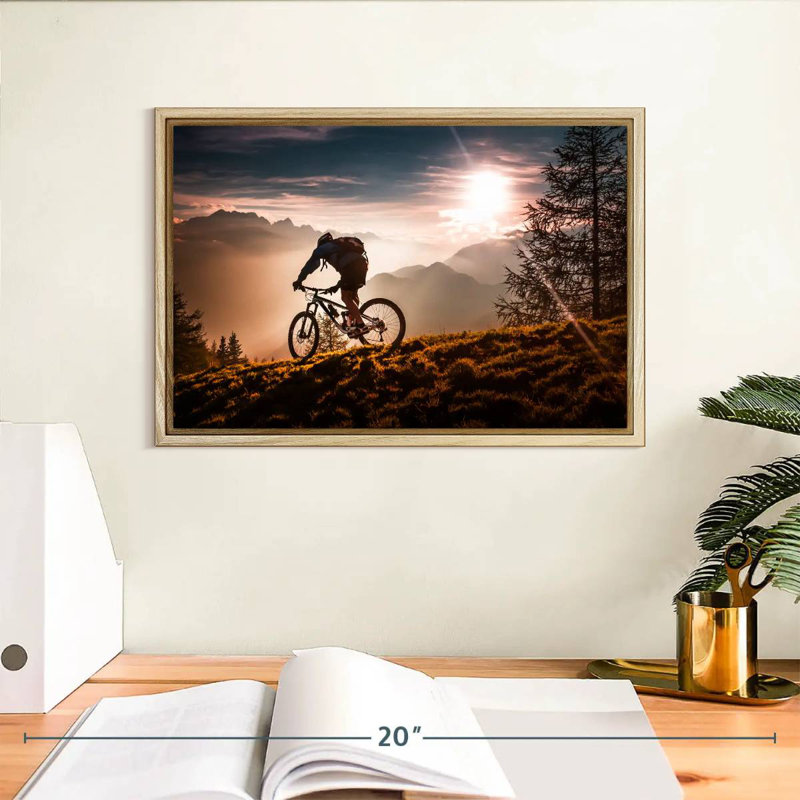 Coucher de soleil à vélo au coucher du soleil, 31 po x 21 po, Cadre flottant en bois naturel