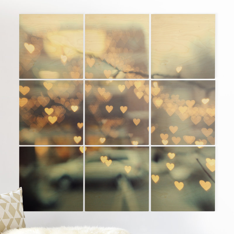 « holding on love », impression à multiples images sur bois, H 60 po x l 60 po x P 0,5 po