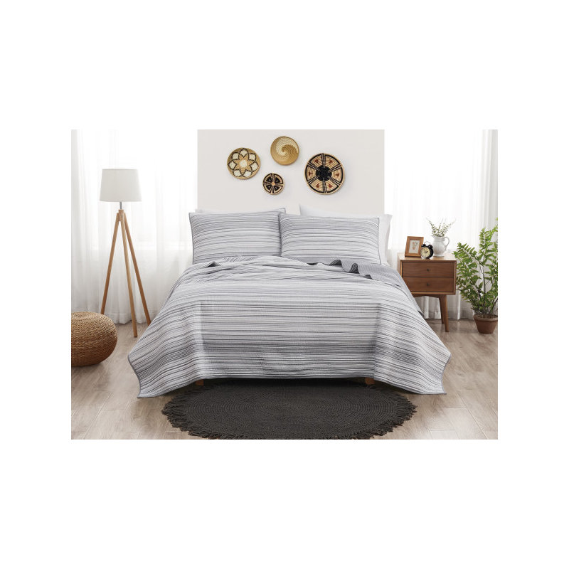 Everette Quilt Set, Queen Quilt + 2 Standard Shams