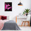 «Pink Neon Who Says», art mural encadré par Daphne Polselli-470288277-470288278
