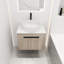Meuble-lavabo mural 24 po. Chêne blanc avec cuve en céramique. Porte à fermeture en douceur pour un meuble-lavabo moderne