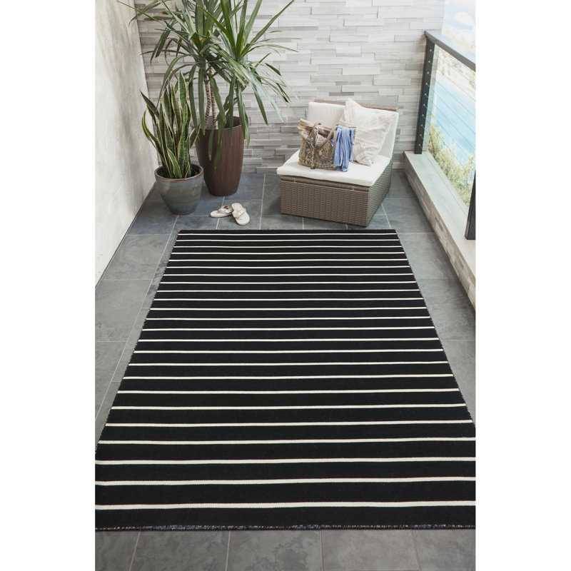 Tapis intérieur / extérieur noir / ivoire Garbrielle, Rectangle 5 pi x 7 pi 6 po