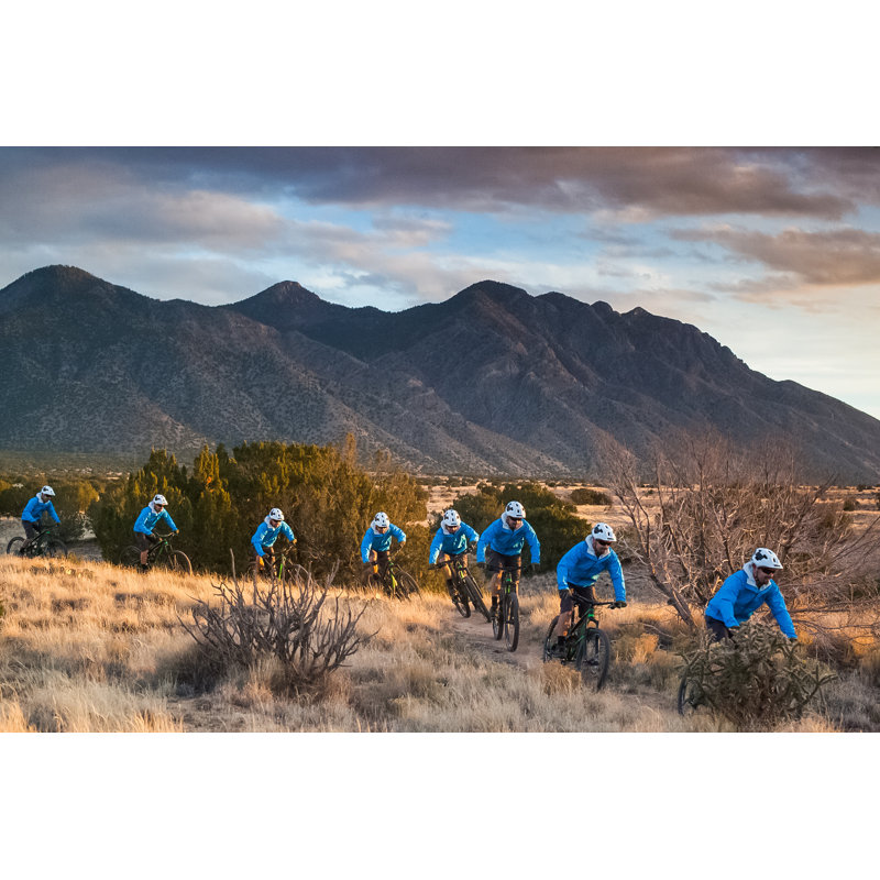 Mountain Biking Man New Mexico par Amygdala_Imagery, H 24 po x l 36 po