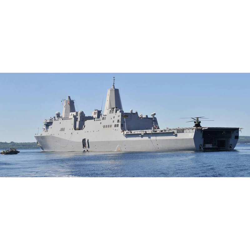 USS San Antonio (LPD-17) moyen, H 10 po x l 30 po x P 5 po