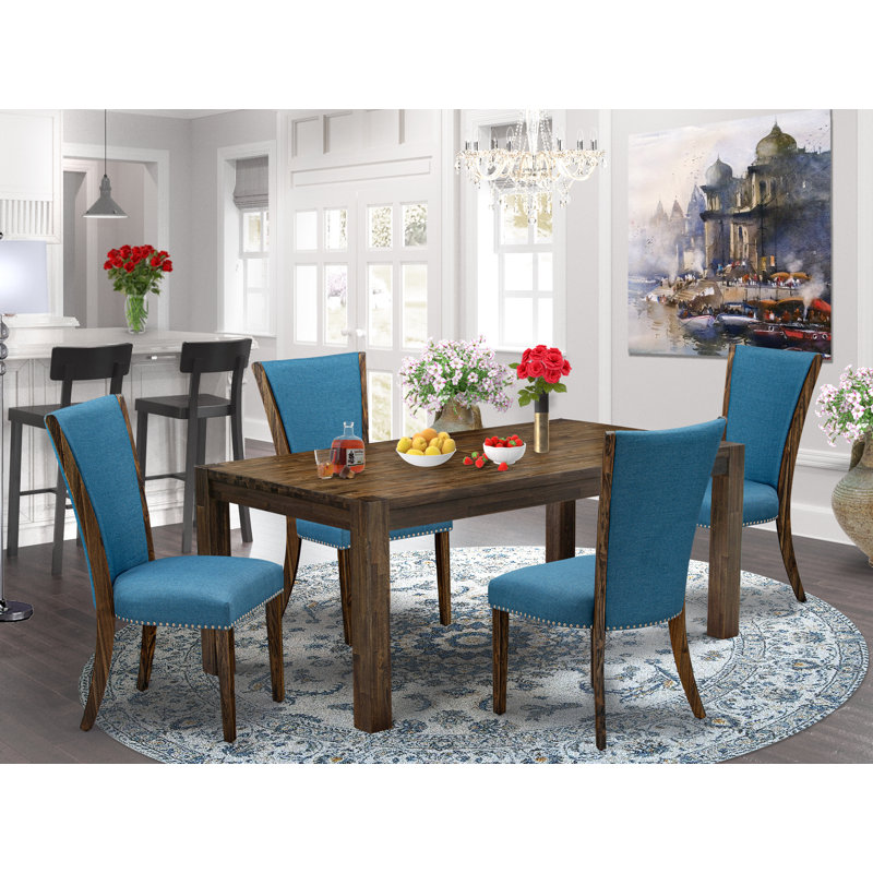 L'ensemble de table de cuisine 5 pièces comprend une table de salle à manger rectangulaire en bois rustique et 4 chaises rembourrées en tissu de couleur bleue, jacobine vieilli