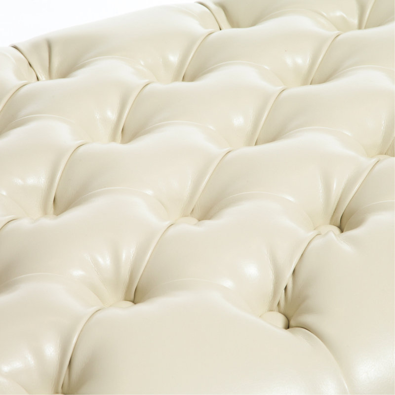 Rangement en cuir teinté avec pieds spacieux pour coussins et couvertures