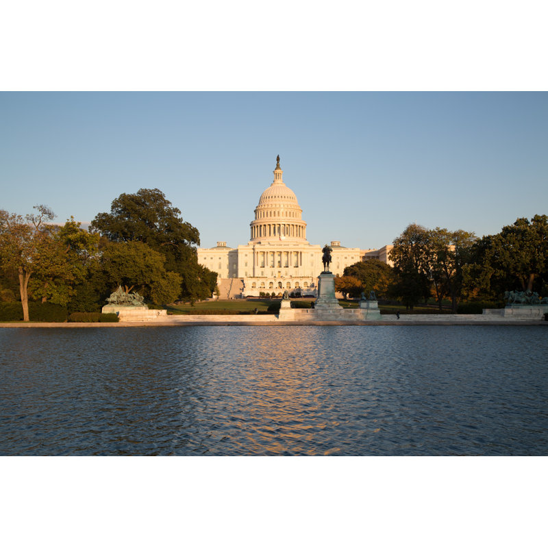 The Capitol Building - États-Unis, Washington DC - ciel bleu - plus large avec de l'eau, H 16 po x l 24 po x P 1,5 po