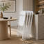 Ensemble de 4 chaises pliantes blanches avec coussin en polypropylène pour l'extérieur, chaises pliantes empilables et portables en métal avec structure en acier, idéales pour les fêtes, les événements à domicile, les bureaux et les mariages.-28760333-28760328-28760334