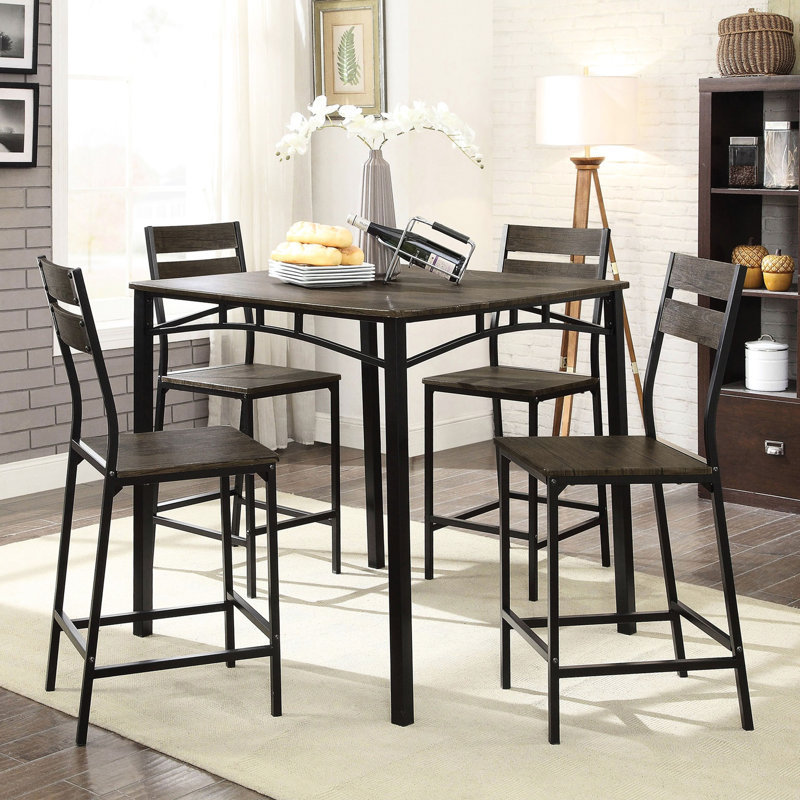 Table carrée 5 pièces à hauteur de comptoir avec 4 chaises hautes en métal à dossier en lattes brun antique et noir, esthétique industrielle moderne pour un look de pièce