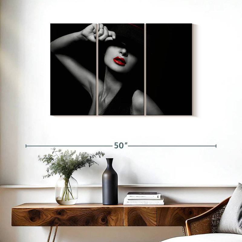 Lèvres rouges, femme classique, H 24 po x l 38 po