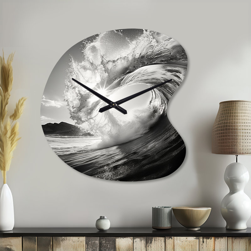 Horloge murale asymétrique en métal noir et blanc Wave I, Grand